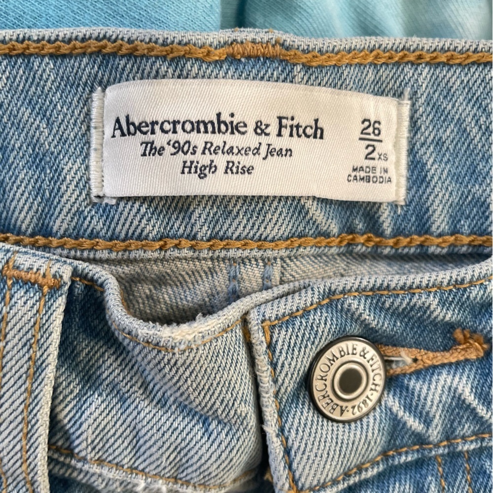 A & F 90’s relaxed high rise straight leg jeans 26/2 - Picture 3 of 7